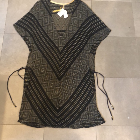 Vitamin A Taliha Tunic - Picture 4 of 12